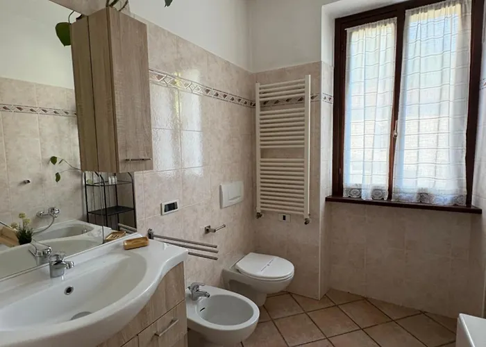 Casa Chiara * マンデッロ・デル・ラーリオ