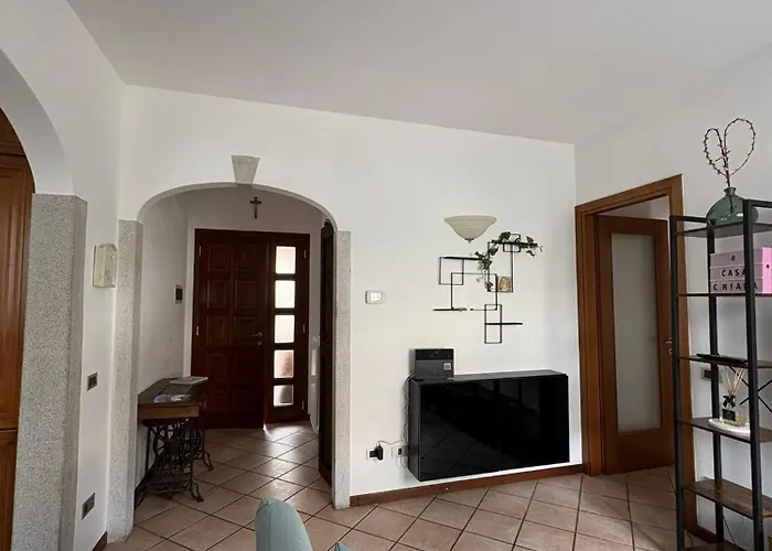 Casa Chiara アパート マンデッロ・デル・ラーリオ